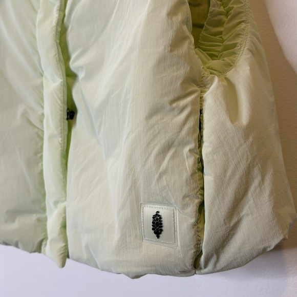 Free People FP Movement Sight Seein’ Puffer Vest Medium - Picture 4 of 10